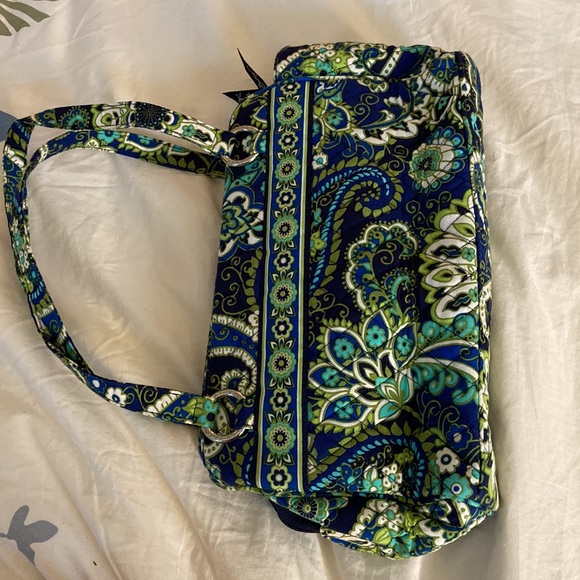 Vera Bradley Rhythm and Blues zippered shoulder bag with lots of organization - Picture 3 of 5